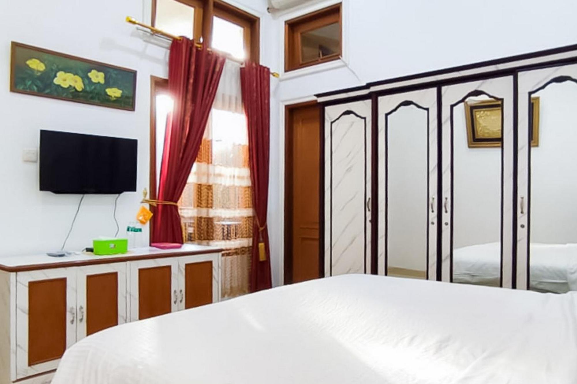 Reddoorz Syariah At Chilla Guest House Padang Экстерьер фото