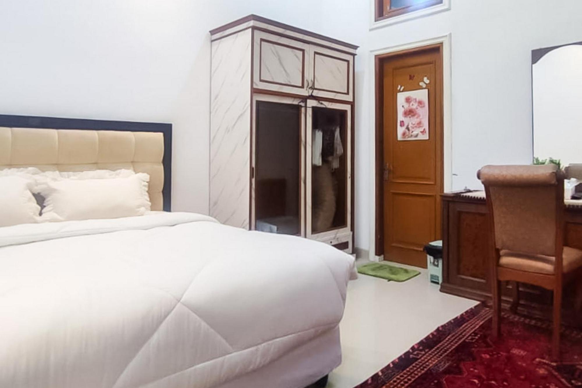 Reddoorz Syariah At Chilla Guest House Padang Экстерьер фото