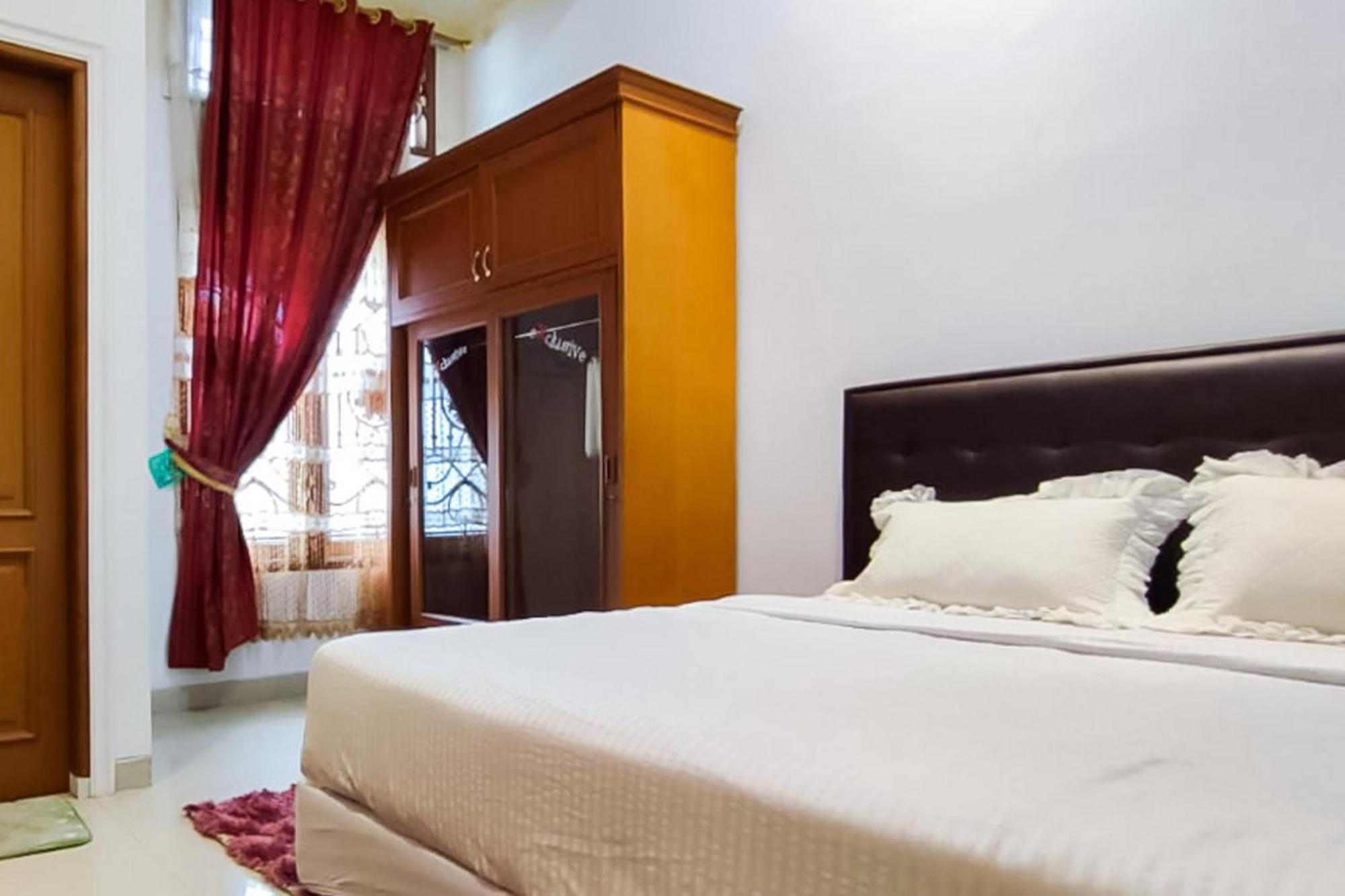 Reddoorz Syariah At Chilla Guest House Padang Экстерьер фото